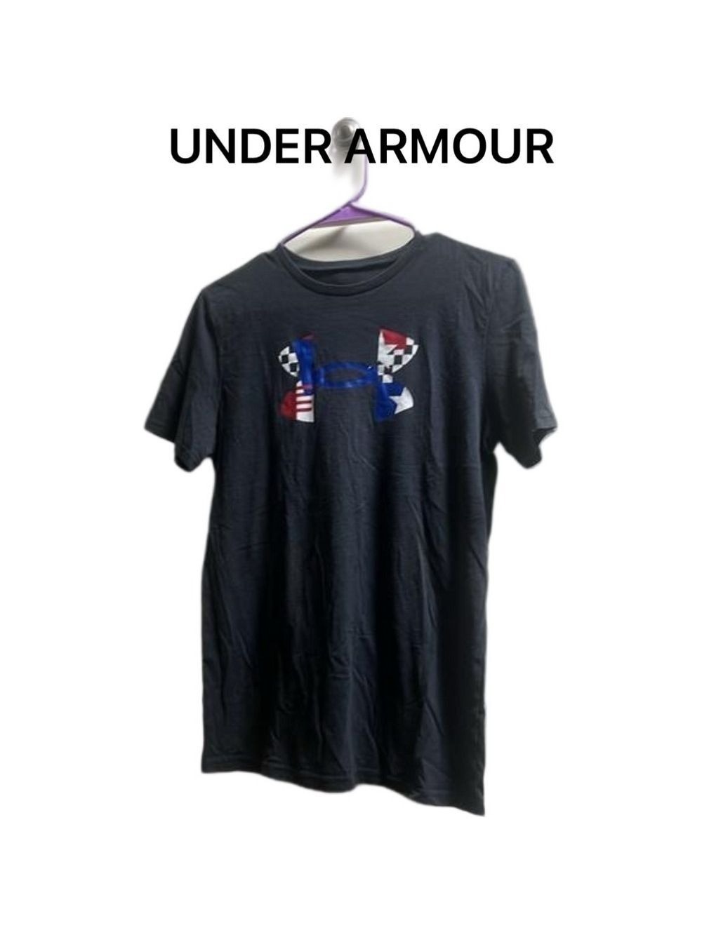 UNDER ARMOUR black t shirt boys size XL